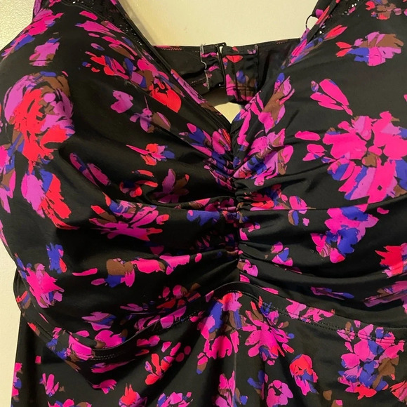 Swimsuits For All NWT Pink Purple Floral Tankini Swimsuit Top Size 46G - Picture 3 of 8
